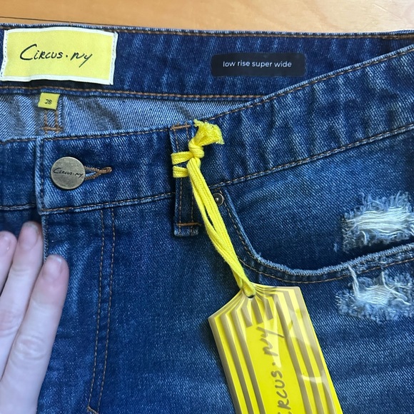 NWT Circus NY Low Rise Wide Jean - Picture 4 of 8